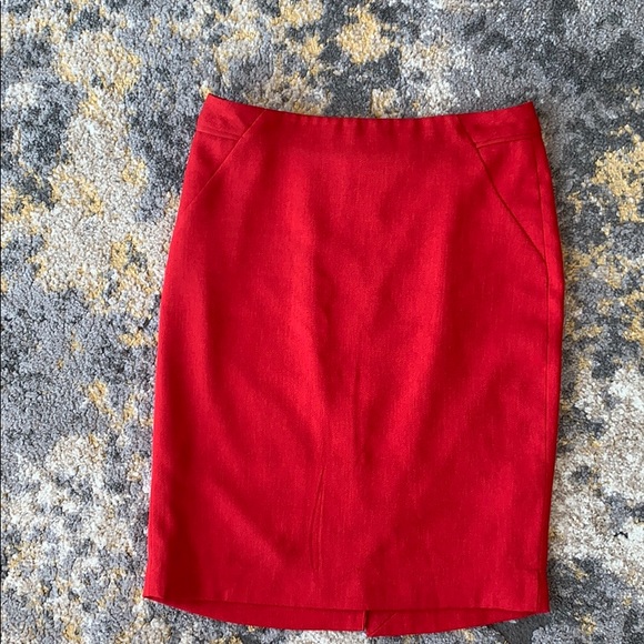 Beautiful red work skirt - Picture 1 of 2
